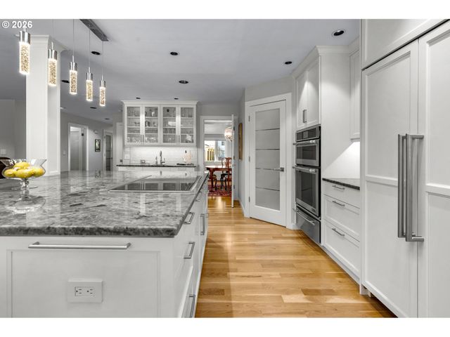 1932 Sw HIGHLAND Rd, Portland, OR 97221