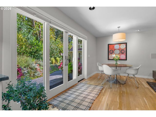 1932 Sw HIGHLAND Rd, Portland, OR 97221