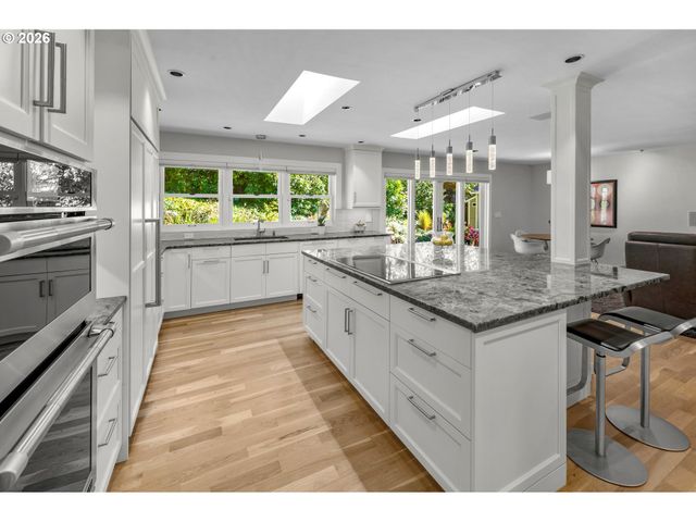 1932 Sw HIGHLAND Rd, Portland, OR 97221