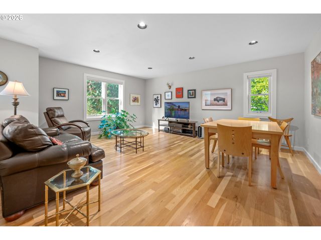 1932 Sw HIGHLAND Rd, Portland, OR 97221