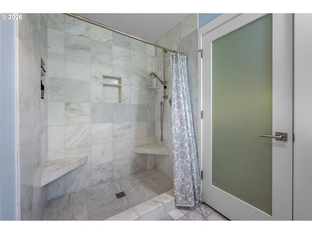 1932 Sw HIGHLAND Rd, Portland, OR 97221