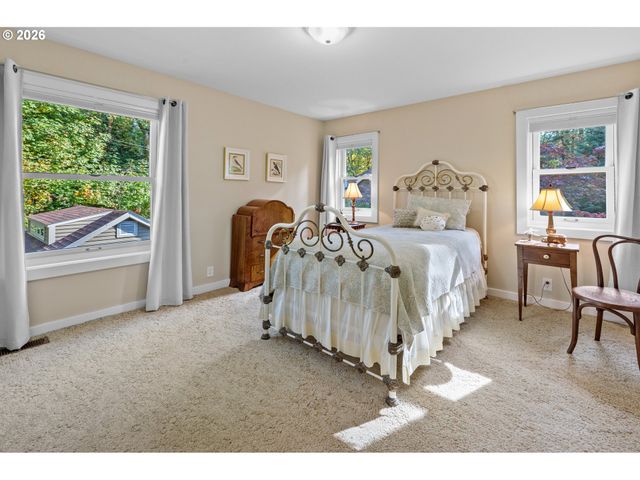 1932 Sw HIGHLAND Rd, Portland, OR 97221