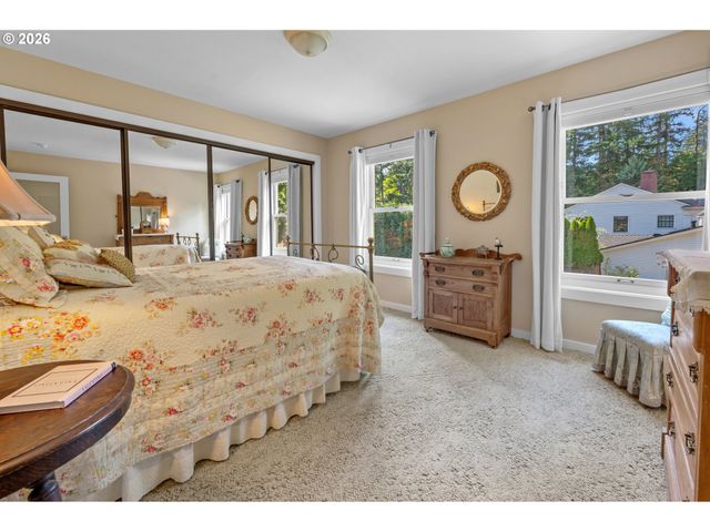1932 Sw HIGHLAND Rd, Portland, OR 97221