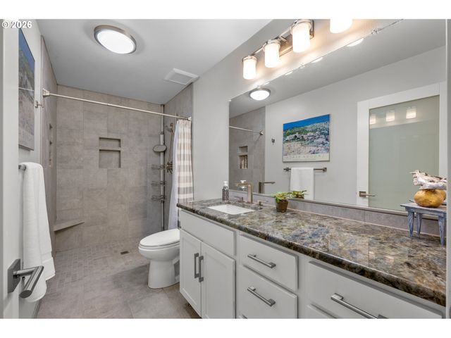 1932 Sw HIGHLAND Rd, Portland, OR 97221