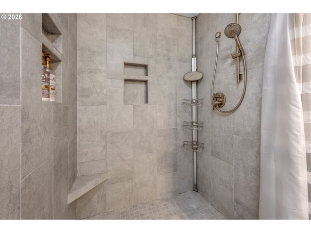 1932 Sw HIGHLAND Rd, Portland, OR 97221