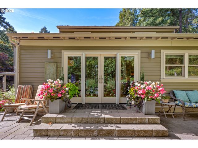 1932 Sw HIGHLAND Rd, Portland, OR 97221