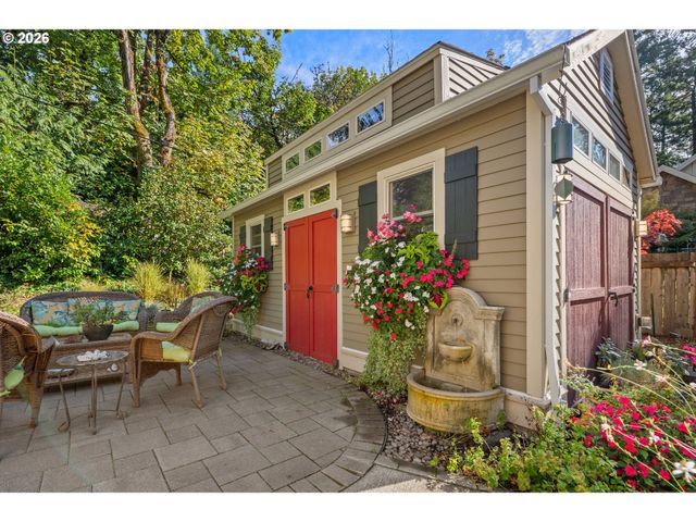 1932 Sw HIGHLAND Rd, Portland, OR 97221