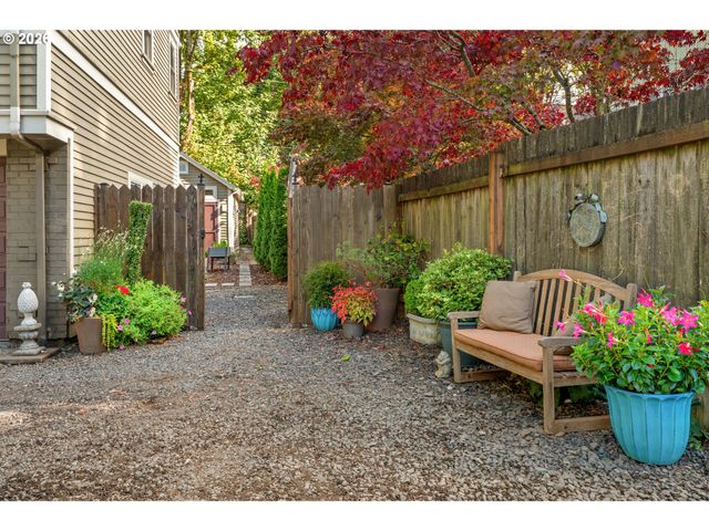 1932 Sw HIGHLAND Rd, Portland, OR 97221