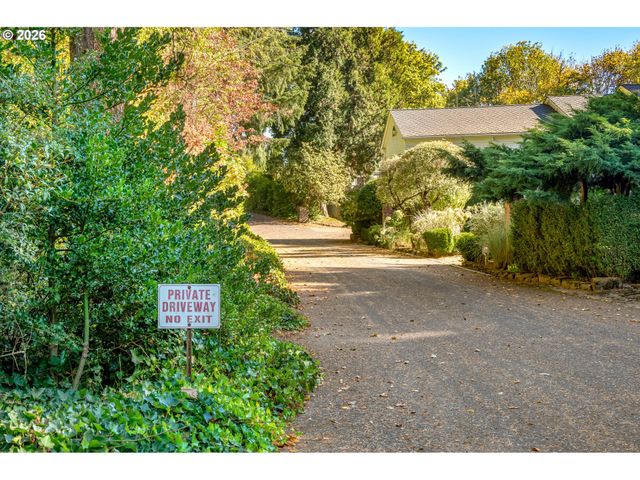1932 Sw HIGHLAND Rd, Portland, OR 97221