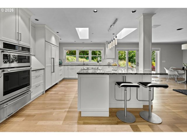 1932 Sw HIGHLAND Rd, Portland, OR 97221
