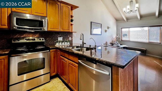 22 Holcomb Ct, Walnut Creek, CA 94596