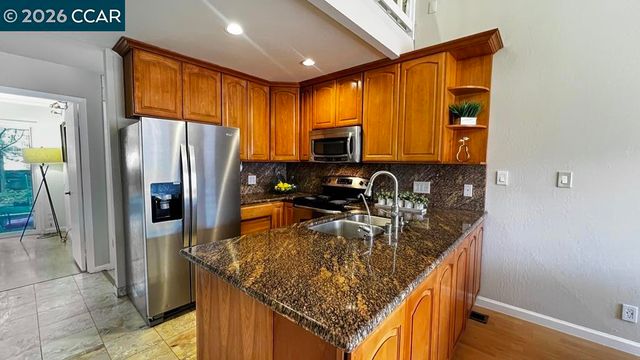 22 Holcomb Ct, Walnut Creek, CA 94596