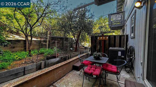 22 Holcomb Ct, Walnut Creek, CA 94596