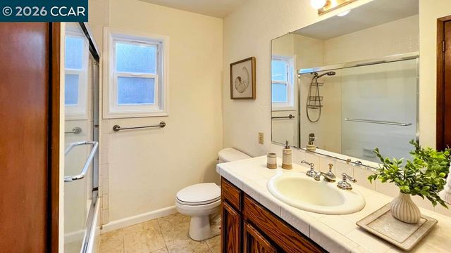 22 Holcomb Ct, Walnut Creek, CA 94596