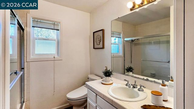 22 Holcomb Ct, Walnut Creek, CA 94596