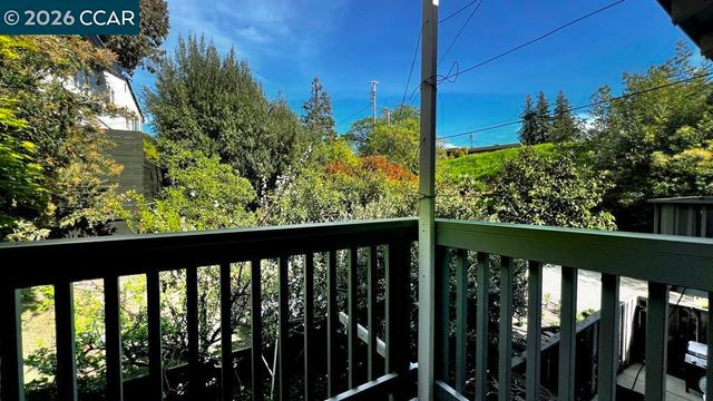 22 Holcomb Ct, Walnut Creek, CA 94596