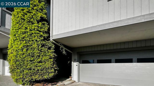 22 Holcomb Ct, Walnut Creek, CA 94596