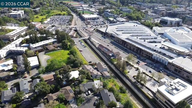 22 Holcomb Ct, Walnut Creek, CA 94596