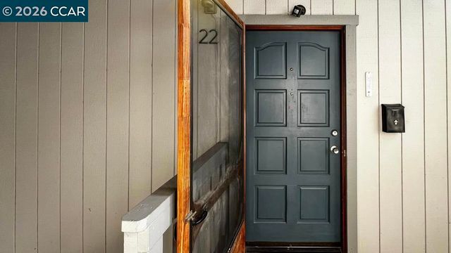 22 Holcomb Ct, Walnut Creek, CA 94596