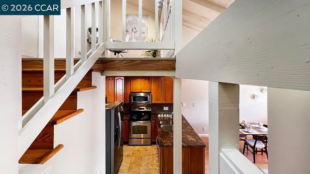 22 Holcomb Ct, Walnut Creek, CA 94596