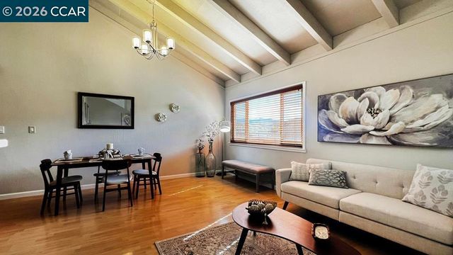 22 Holcomb Ct, Walnut Creek, CA 94596