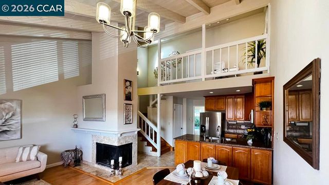 22 Holcomb Ct, Walnut Creek, CA 94596