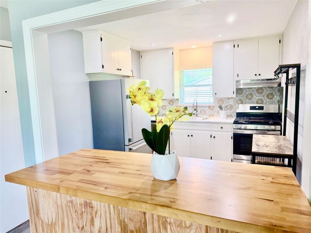 10700 Plains TRL, Austin, TX 78758