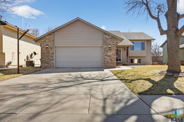 4219 E 37th St Street, Sioux Falls, SD 57103