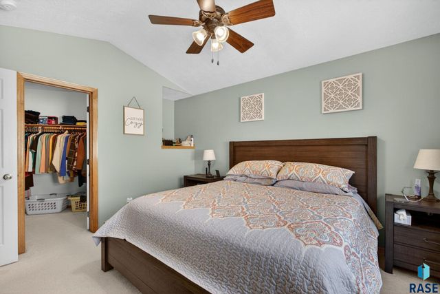 4219 E 37th St Street, Sioux Falls, SD 57103