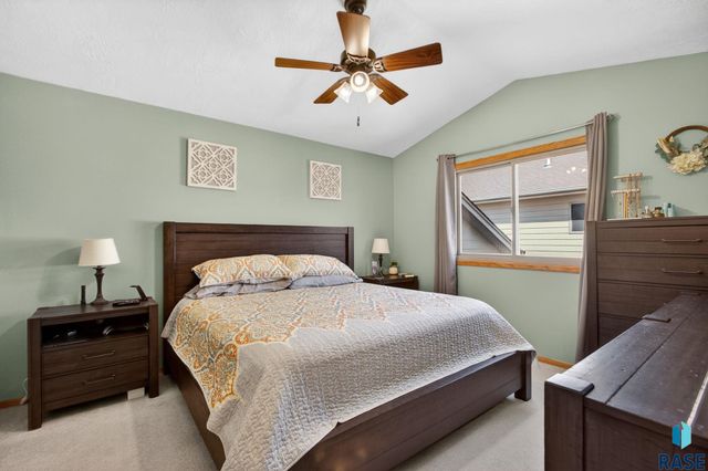 4219 E 37th St Street, Sioux Falls, SD 57103