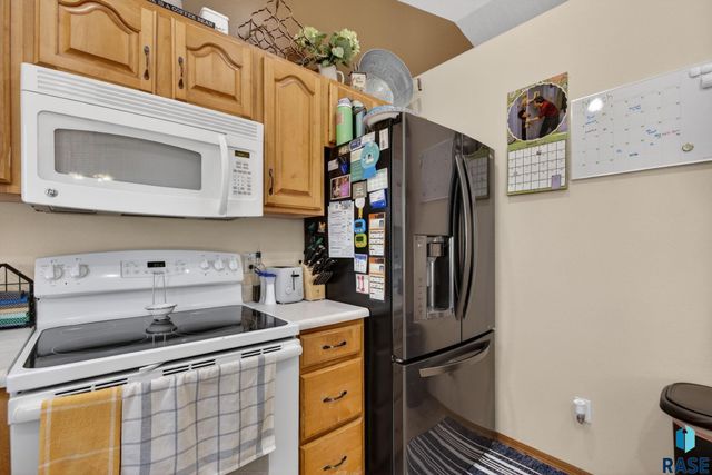 4219 E 37th St Street, Sioux Falls, SD 57103