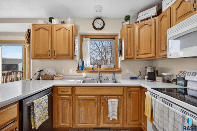 4219 E 37th St Street, Sioux Falls, SD 57103