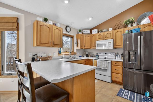 4219 E 37th St Street, Sioux Falls, SD 57103