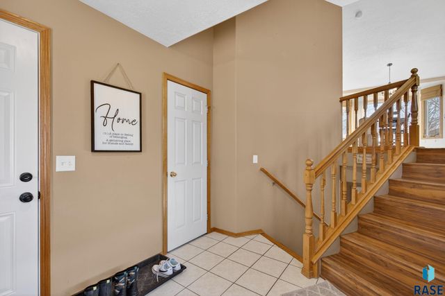 4219 E 37th St Street, Sioux Falls, SD 57103