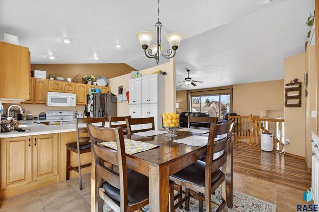 4219 E 37th St Street, Sioux Falls, SD 57103