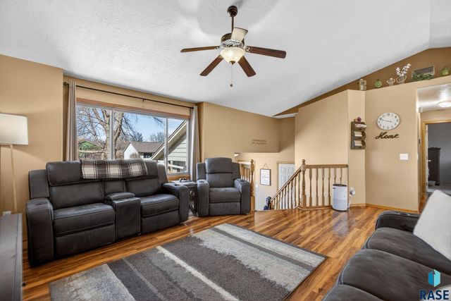 4219 E 37th St Street, Sioux Falls, SD 57103