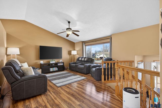 4219 E 37th St Street, Sioux Falls, SD 57103