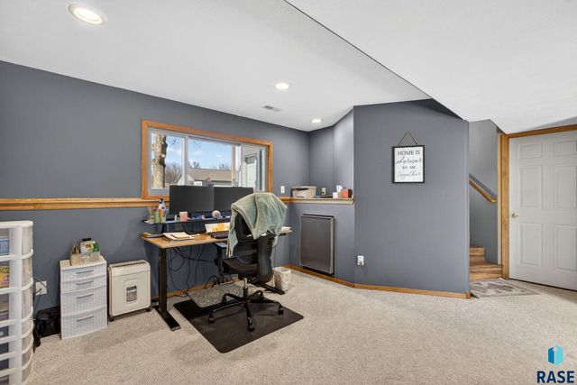 4219 E 37th St Street, Sioux Falls, SD 57103