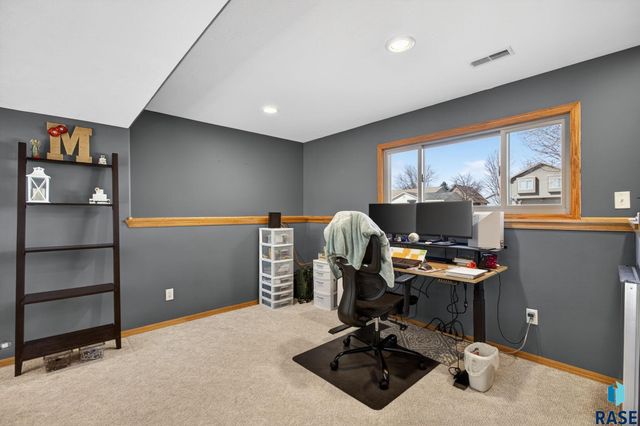 4219 E 37th St Street, Sioux Falls, SD 57103