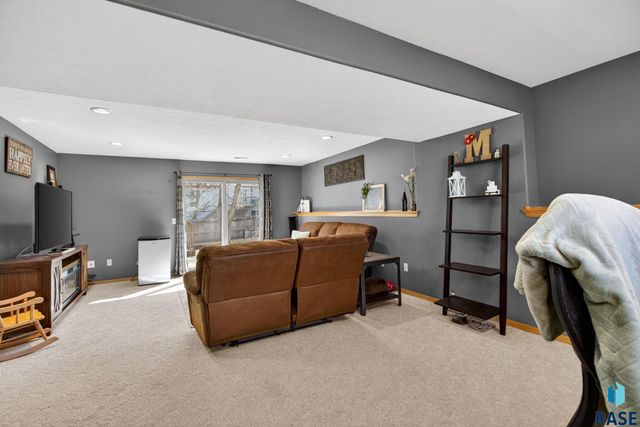 4219 E 37th St Street, Sioux Falls, SD 57103