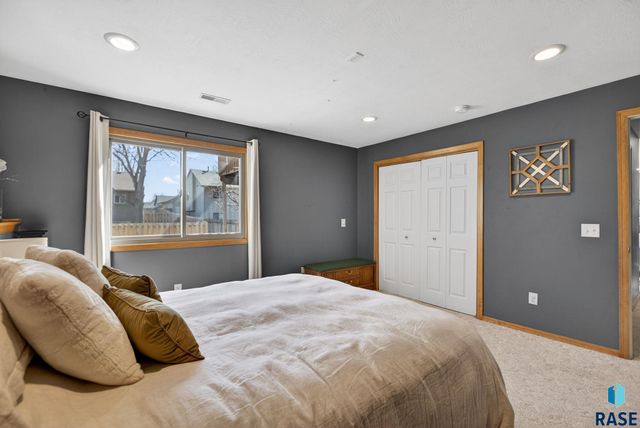 4219 E 37th St Street, Sioux Falls, SD 57103