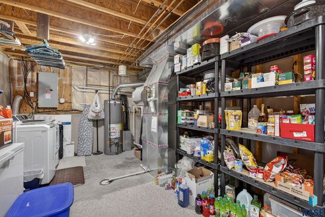 4219 E 37th St Street, Sioux Falls, SD 57103