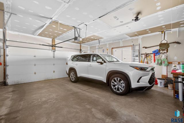 4219 E 37th St Street, Sioux Falls, SD 57103