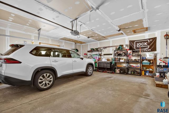 4219 E 37th St Street, Sioux Falls, SD 57103