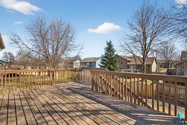 4219 E 37th St Street, Sioux Falls, SD 57103