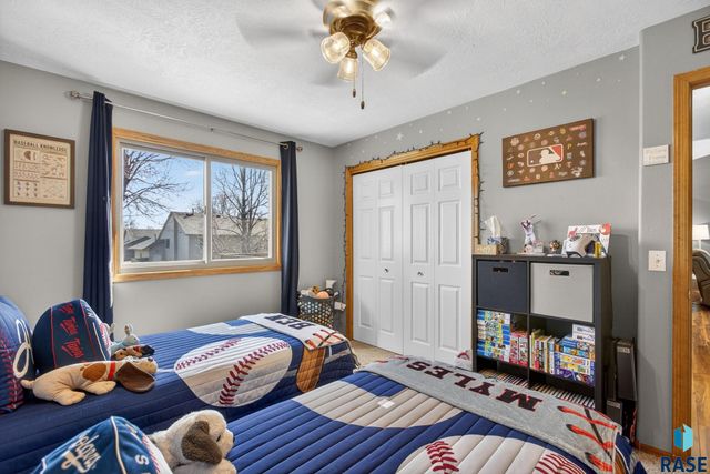 4219 E 37th St Street, Sioux Falls, SD 57103