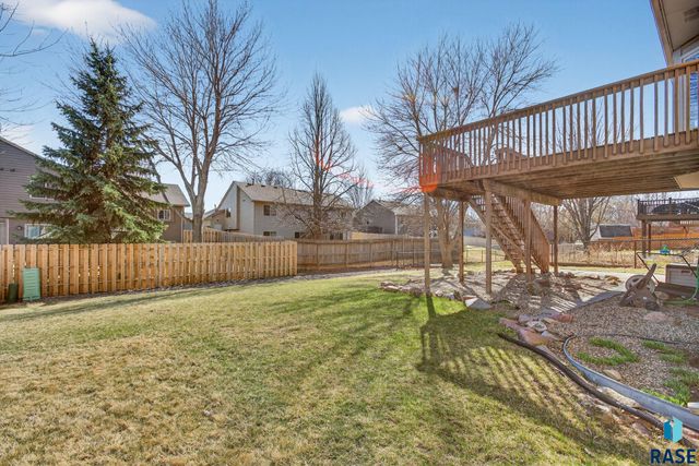 4219 E 37th St Street, Sioux Falls, SD 57103