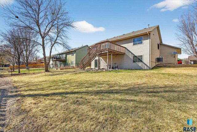 4219 E 37th St Street, Sioux Falls, SD 57103