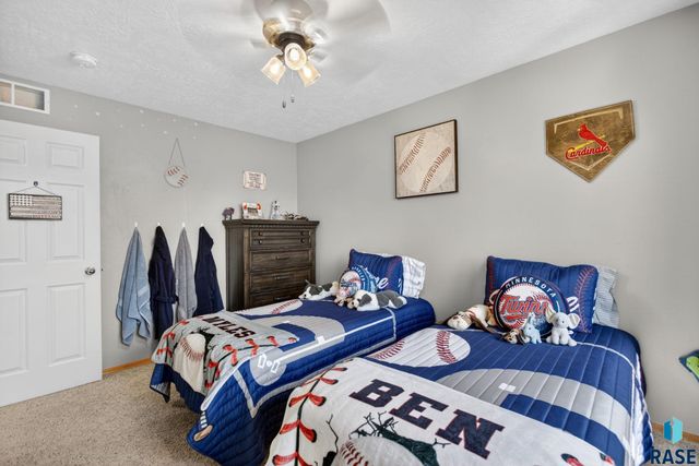 4219 E 37th St Street, Sioux Falls, SD 57103