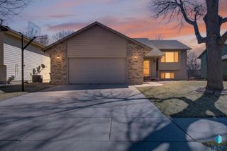 4219 E 37th St Street, Sioux Falls, SD 57103